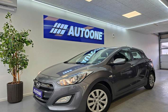 Grå Hyundai i30 fra 2015