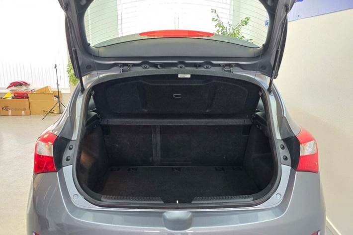 Grå Hyundai i30 fra 2015