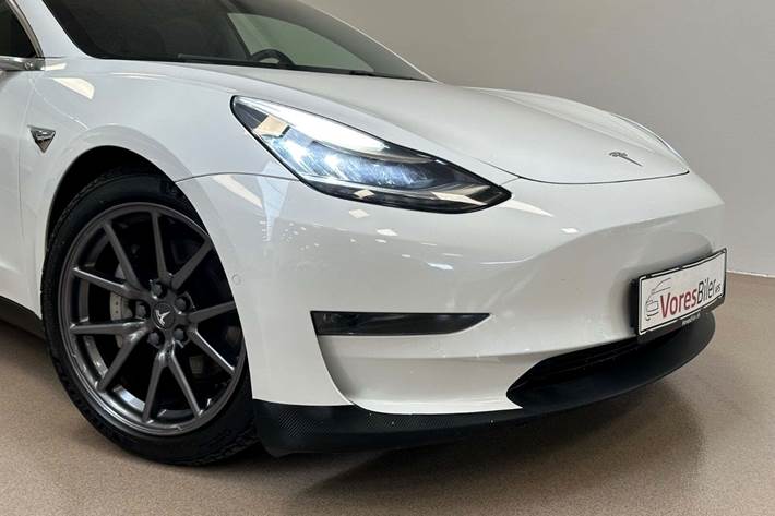 Hvid Tesla Model 3 fra 2019