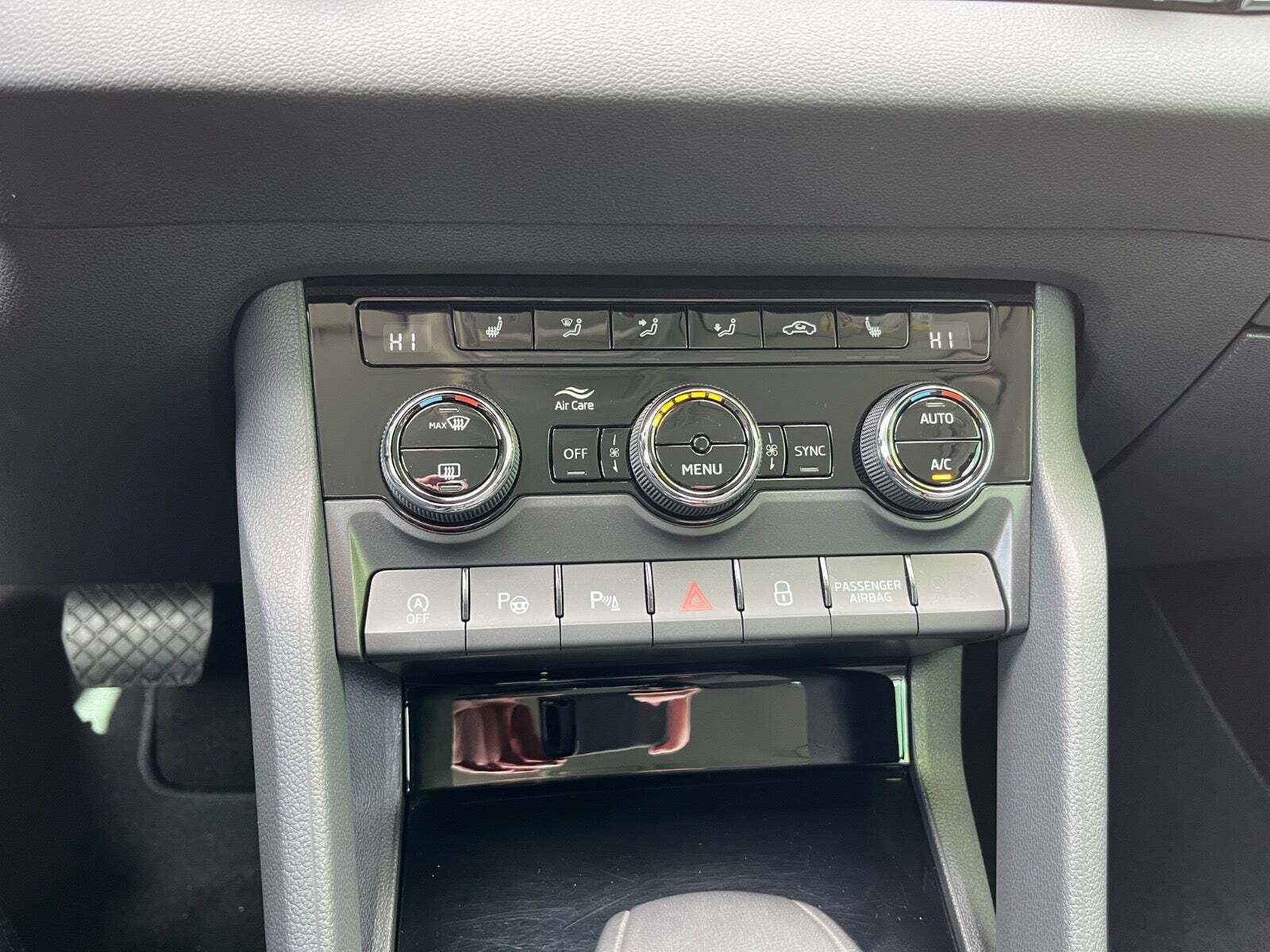 Grå Skoda Karoq fra 2022