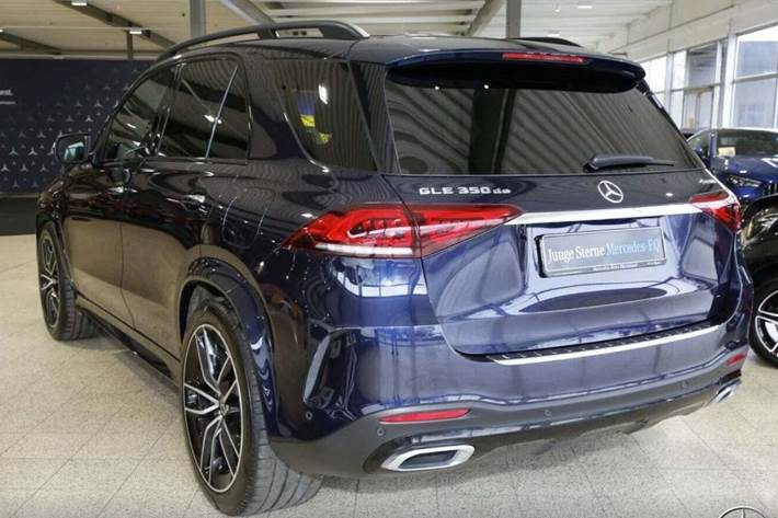 Blå Mercedes GLE350 de fra 2022