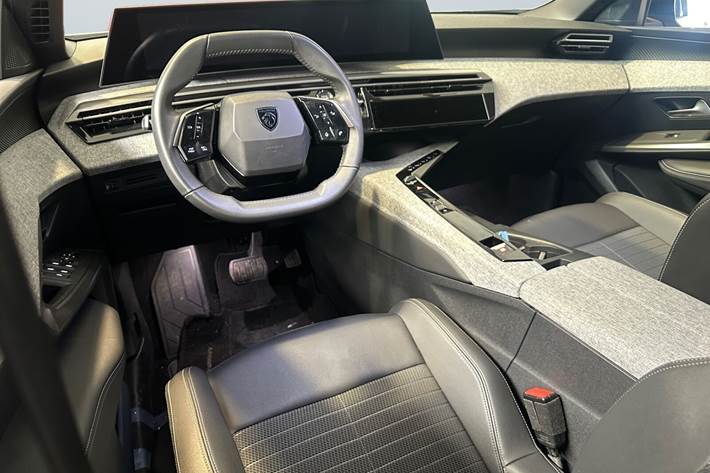 Hvid Peugeot e-3008 fra 2024