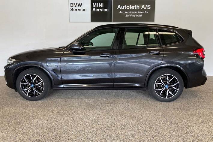 Grå BMW X3 fra 2022
