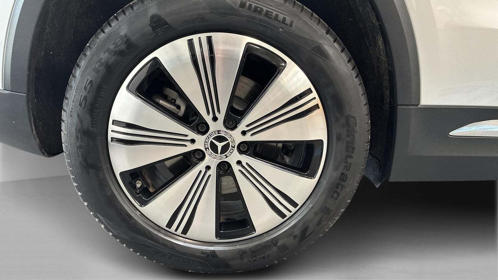 Sølv Mercedes EQA250+ fra 2024