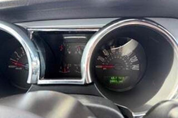 Orange Ford Mustang fra 2008