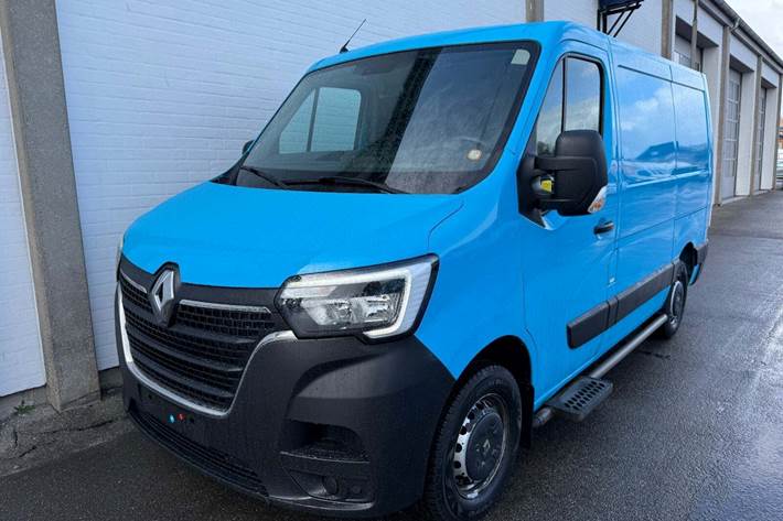 Blå Renault Master IV T33 fra 2019