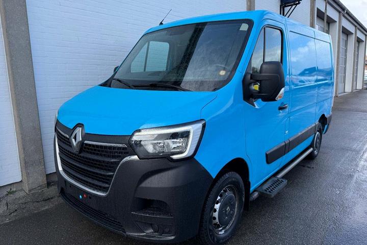 Blå Renault Master IV T33 fra 2019