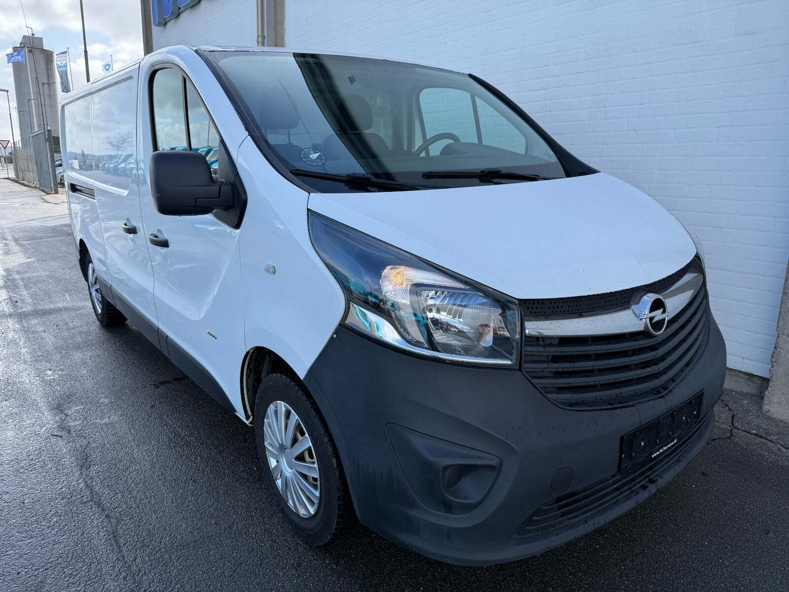 Hvid Opel Vivaro fra 2016