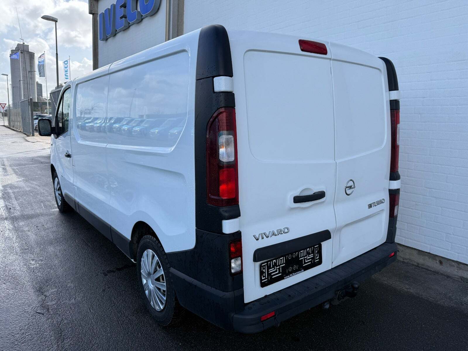 Hvid Opel Vivaro fra 2016