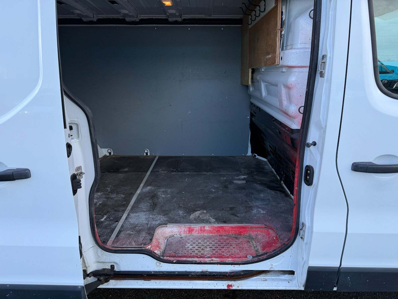 Hvid Opel Vivaro fra 2016