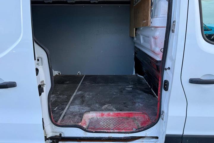 Hvid Opel Vivaro fra 2016