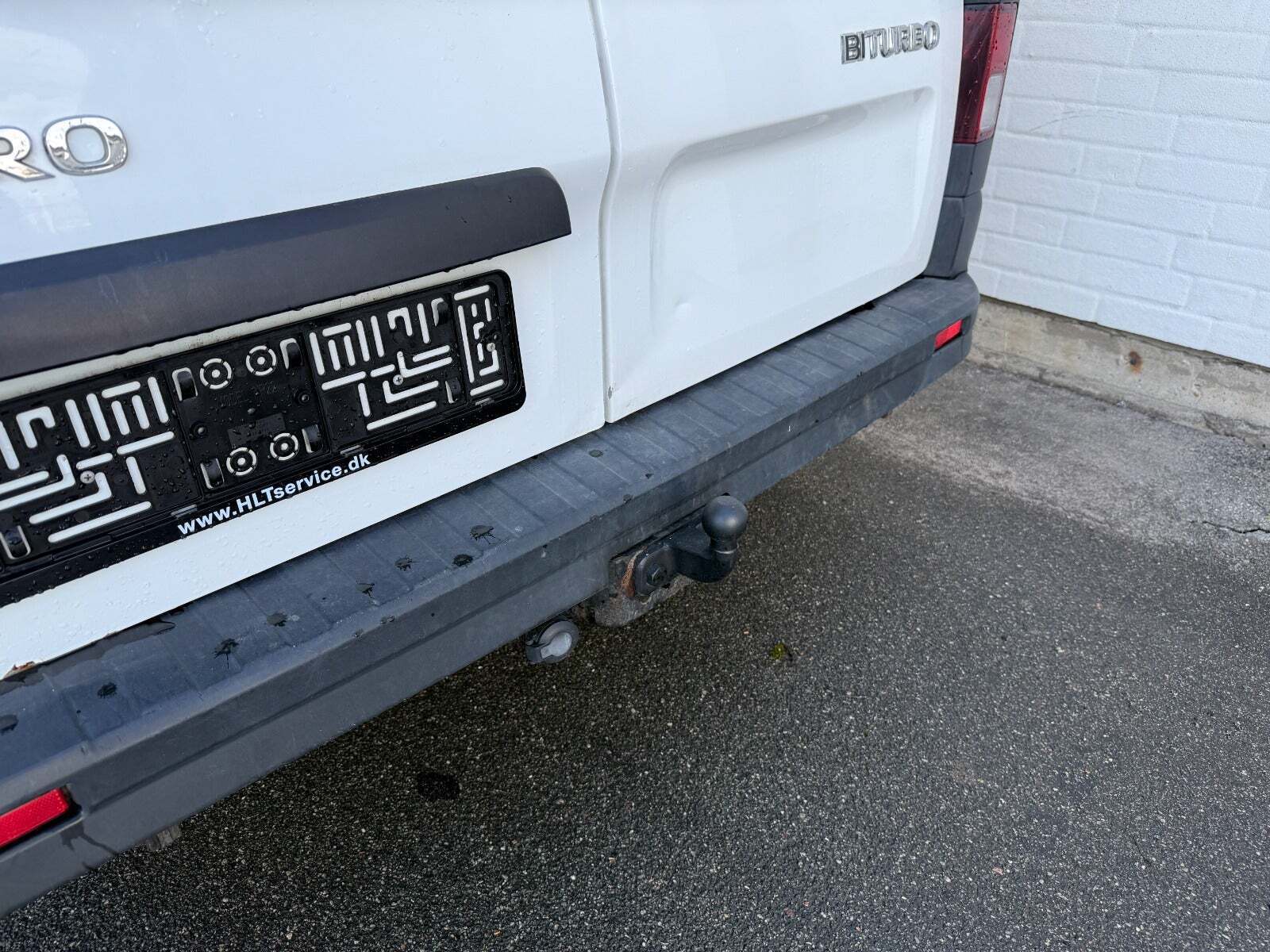 Hvid Opel Vivaro fra 2016