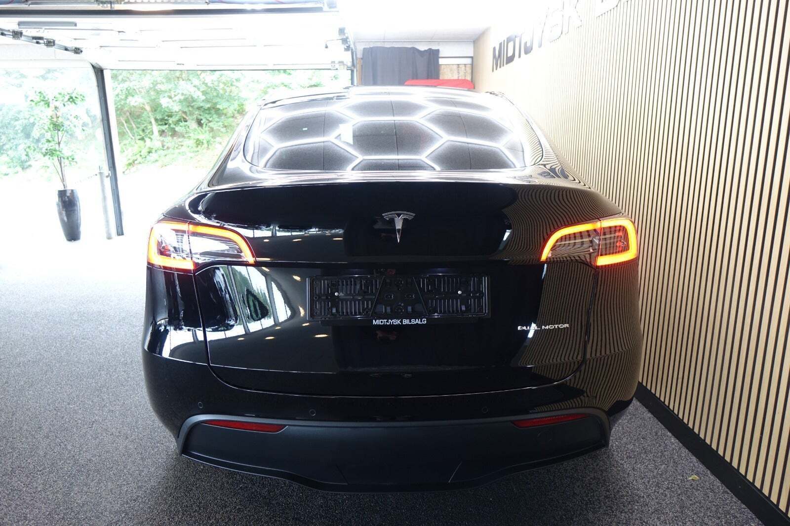Sort Tesla Model Y fra 2022