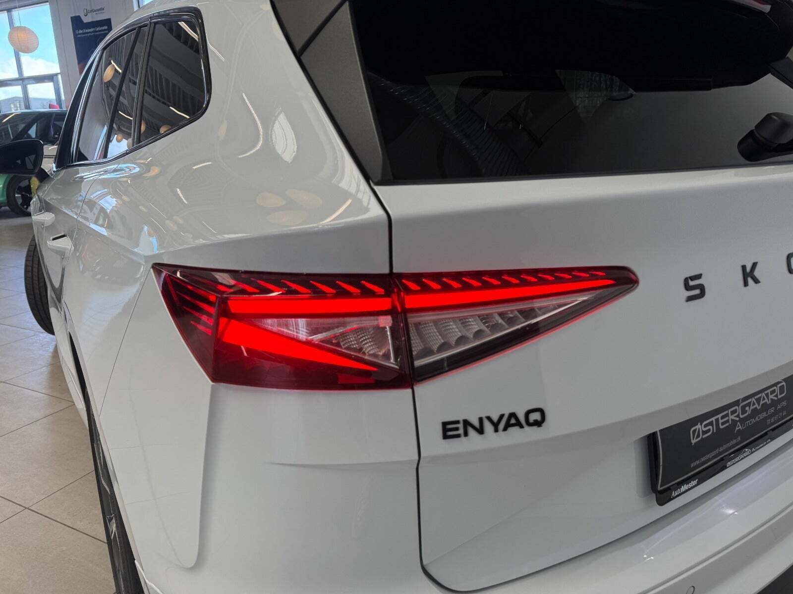 Hvid Skoda Enyaq fra 2025