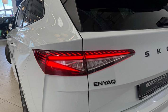 Hvid Skoda Enyaq fra 2025