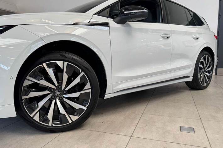 Hvid Skoda Enyaq fra 2026