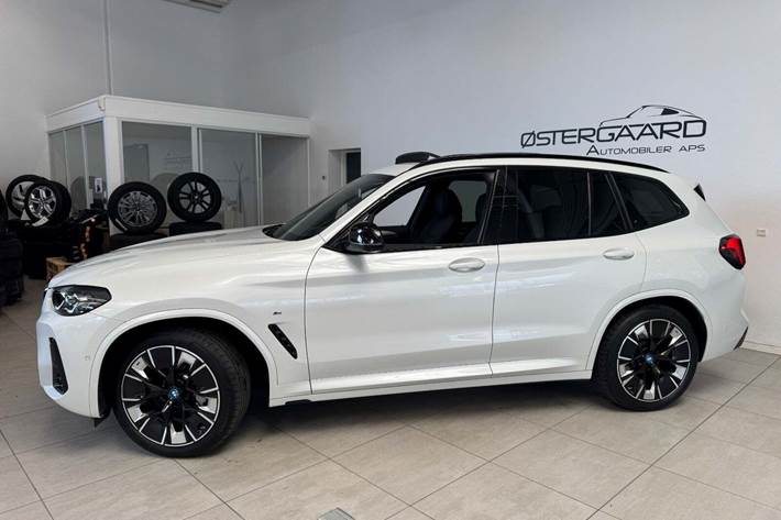 Hvid BMW iX3 fra 2024