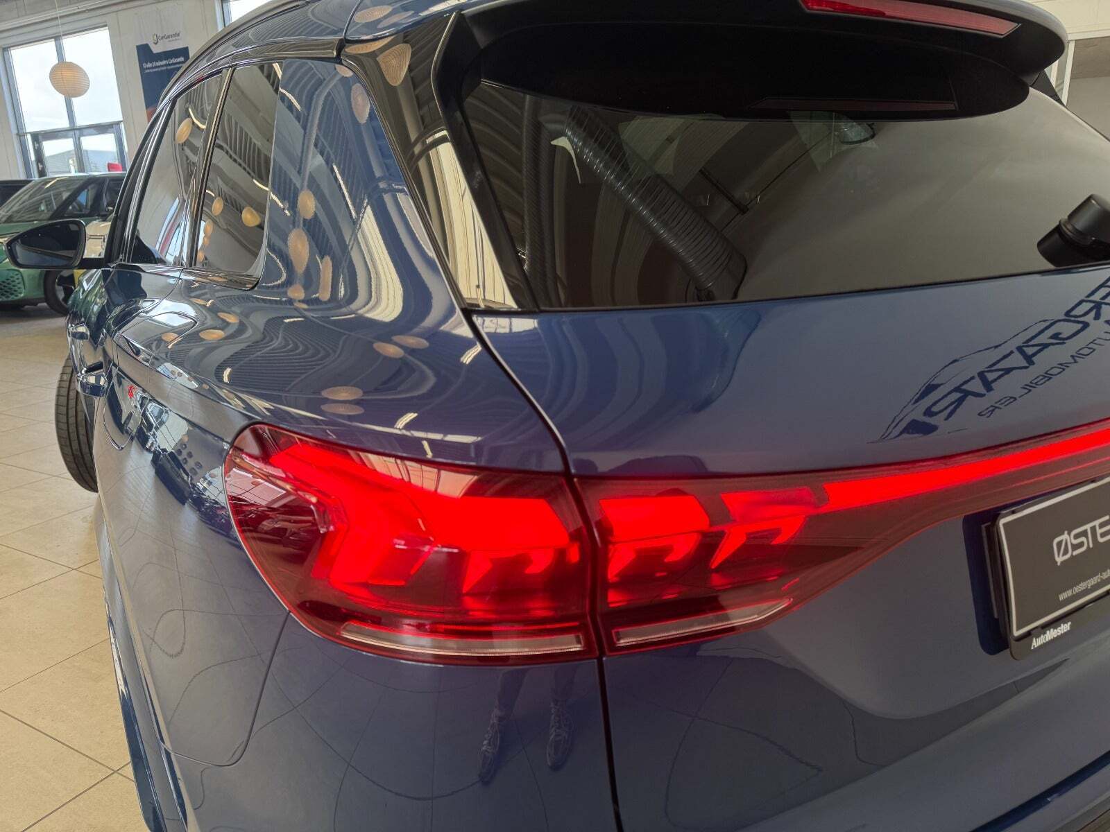 Blå Audi Q6 e-tron fra 2025