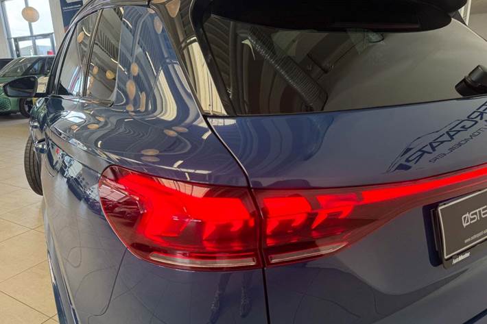 Blå Audi Q6 e-tron fra 2025