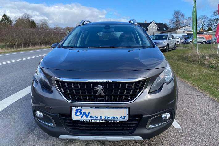 Grå Peugeot 2008 fra 2018