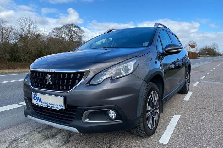 Grå Peugeot 2008 fra 2018