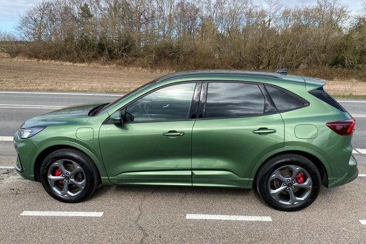 Grøn Ford Kuga fra 2025