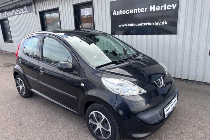 Sort Peugeot 107 fra 2006