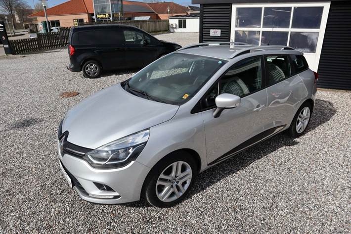 Sølv Renault Clio IV fra 2018