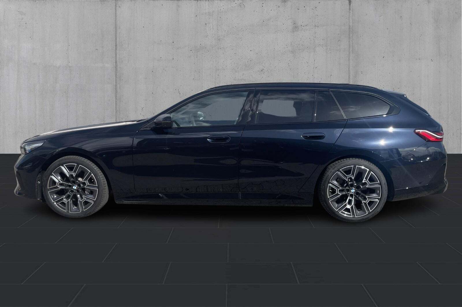 BMW i5 eDrive40 Fully Charged