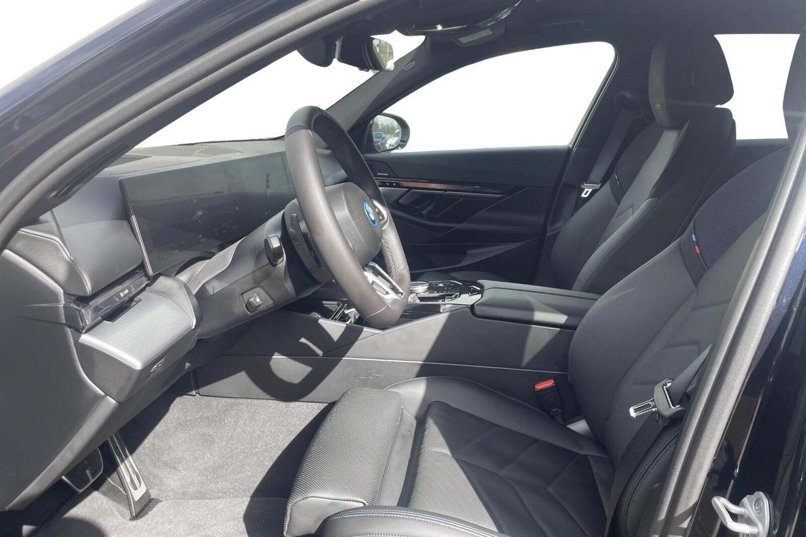 BMW i5 eDrive40 Fully Charged