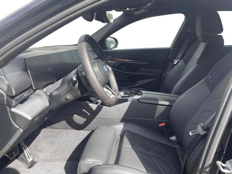 BMW i5 eDrive40 Fully Charged