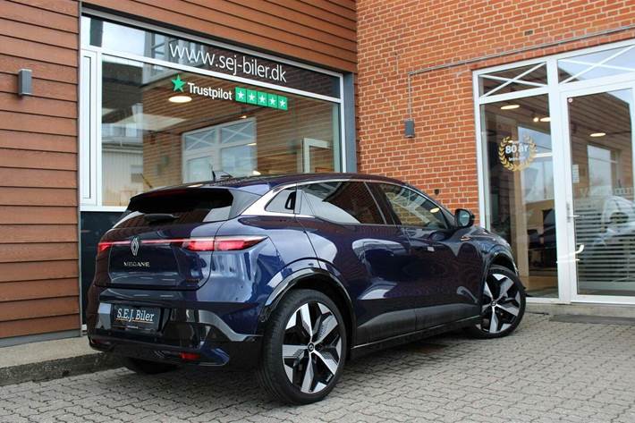 Blå Renault Megane E-Tech fra 2024