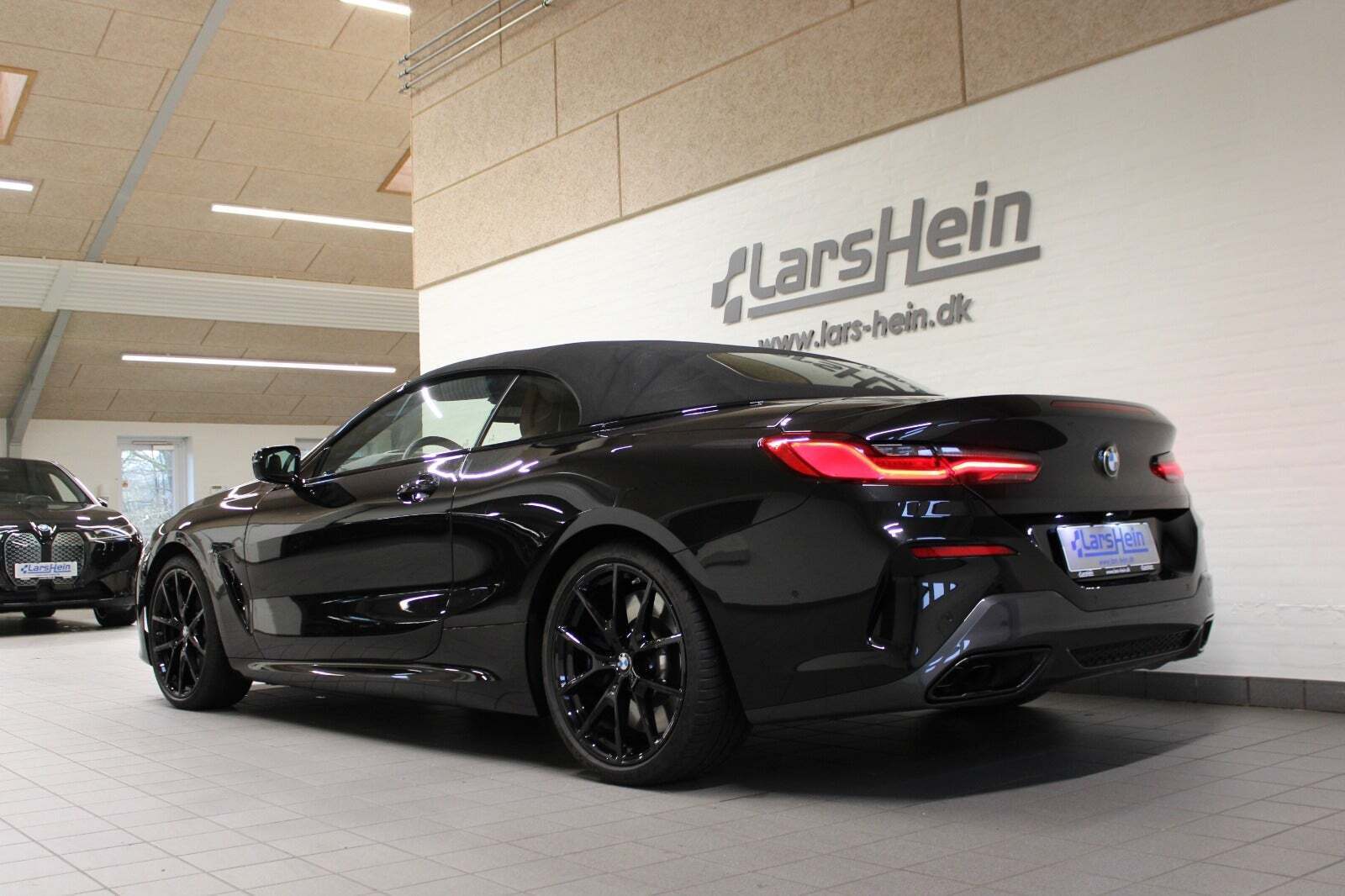 Sort BMW M850i fra 2021