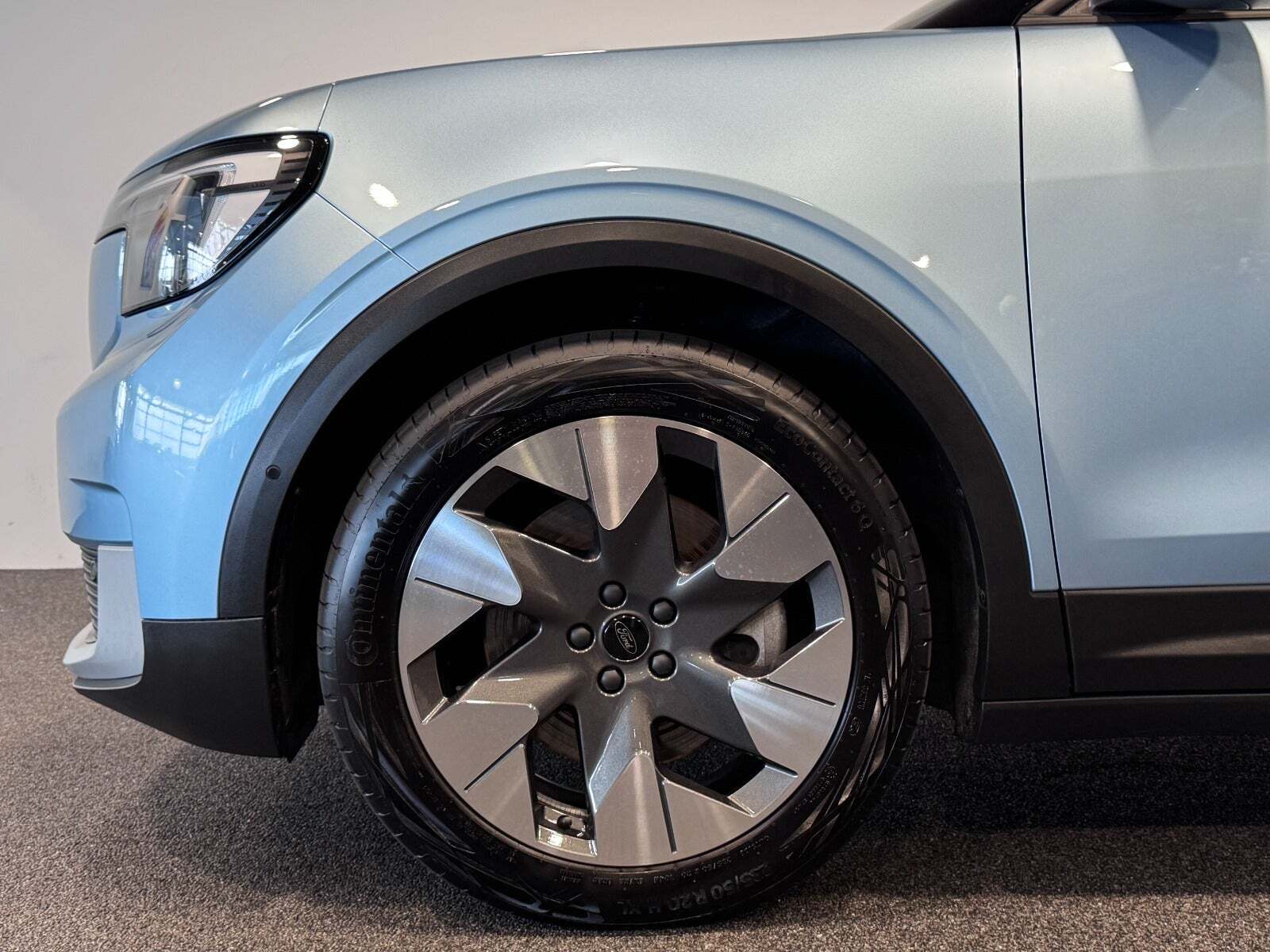 Ford Explorer 77 Premium Extended Range