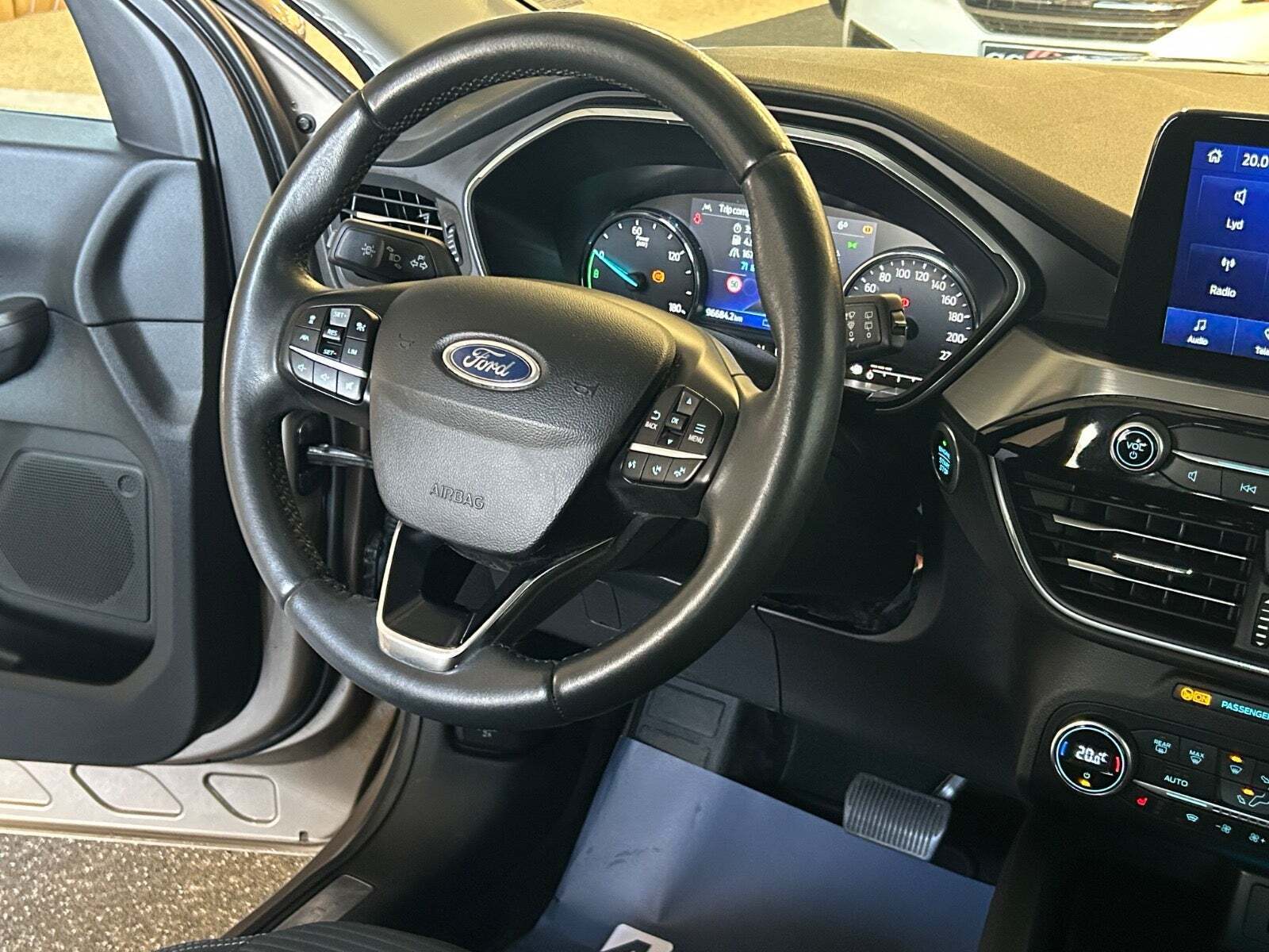 Kobber Ford Kuga fra 2020