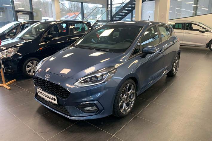 Blå Ford Fiesta fra 2021