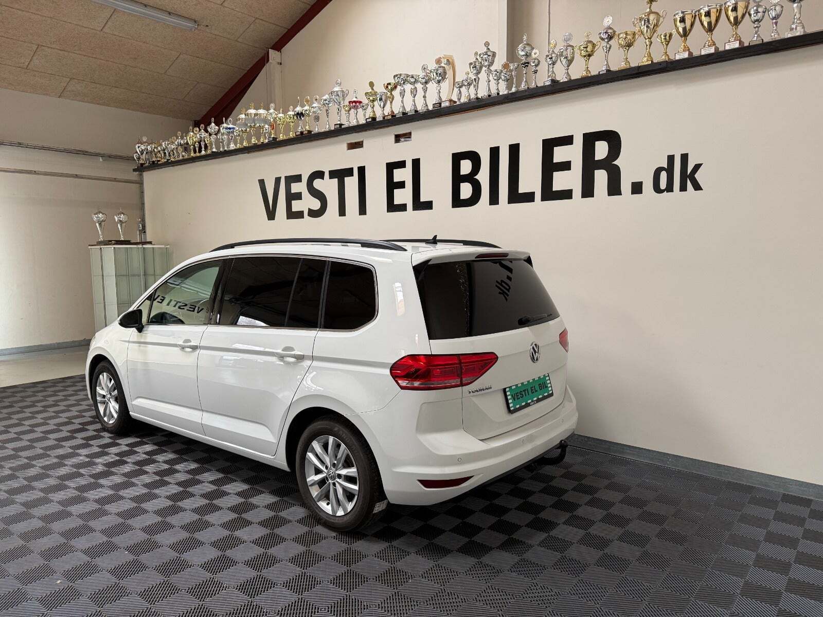 Hvid VW Touran fra 2020