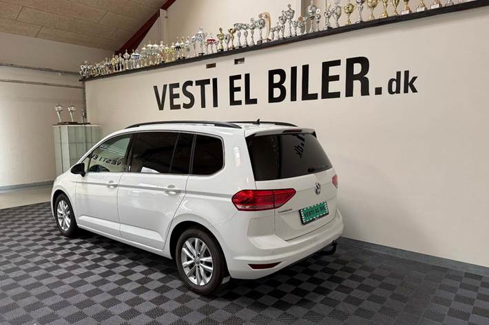 Hvid VW Touran fra 2020