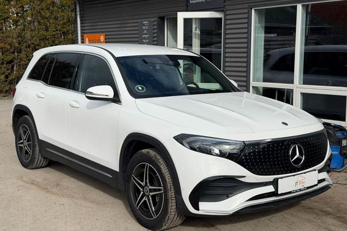 Hvid Mercedes EQB250+ fra 2024 set udefra