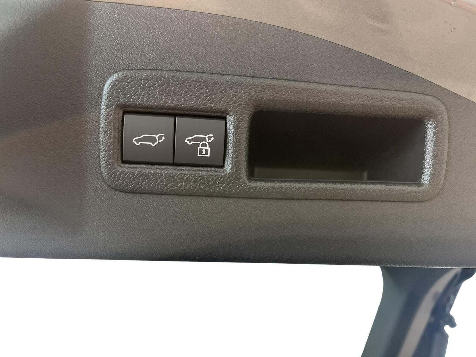 Sort Toyota BZ4X fra 2025