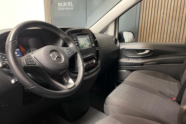 Hvid Mercedes Vito 114 fra 2023