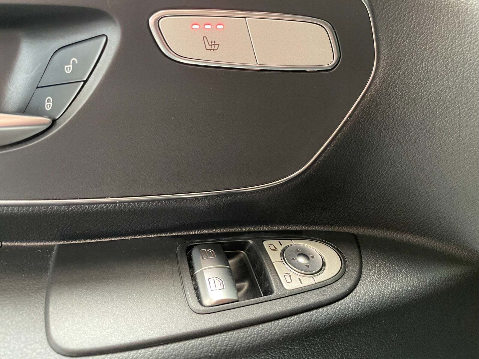Hvid Mercedes Vito 114 fra 2023