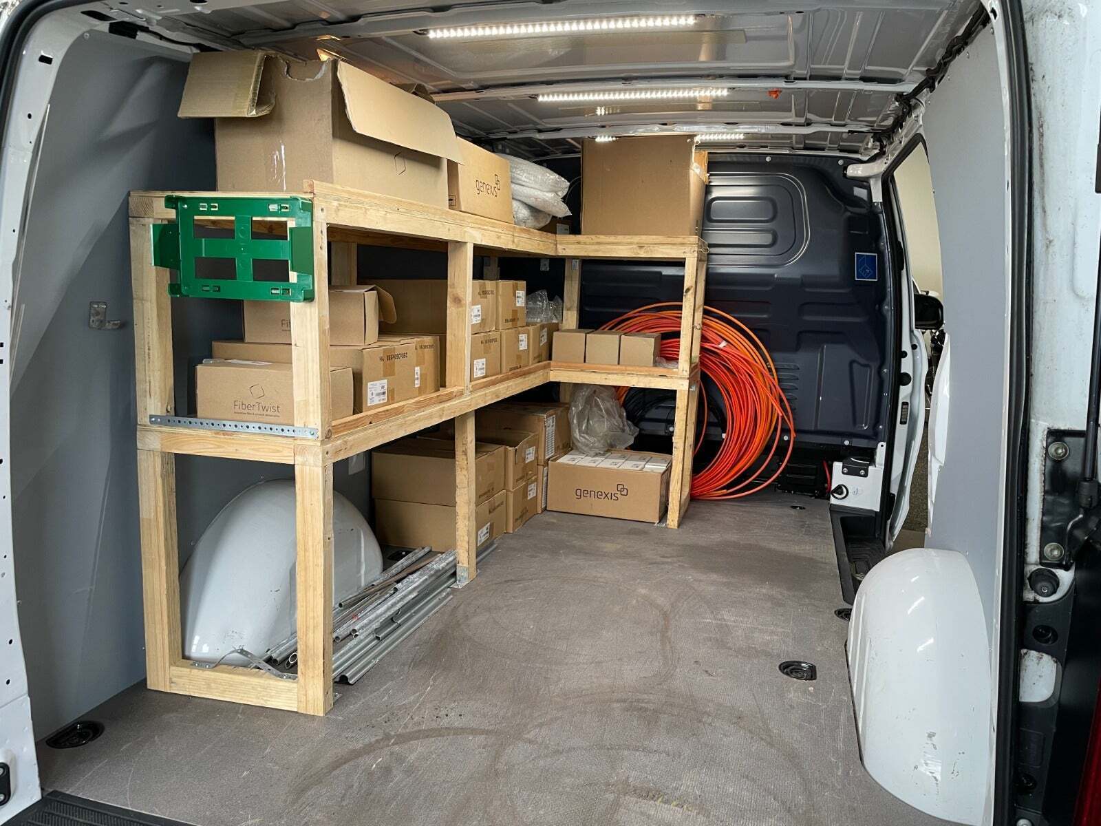 Hvid Mercedes Vito 114 fra 2023