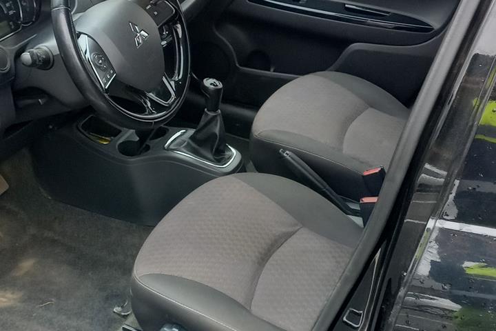 Sort Mitsubishi Space Star fra 2017