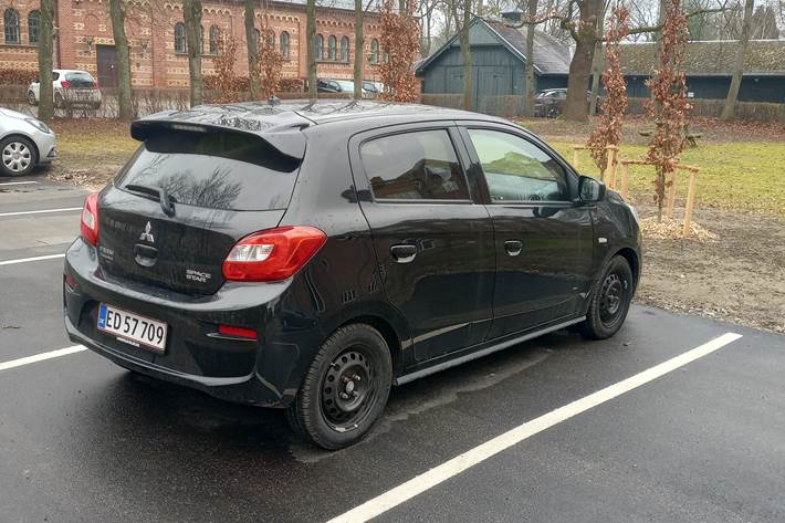 Sort Mitsubishi Space Star fra 2017