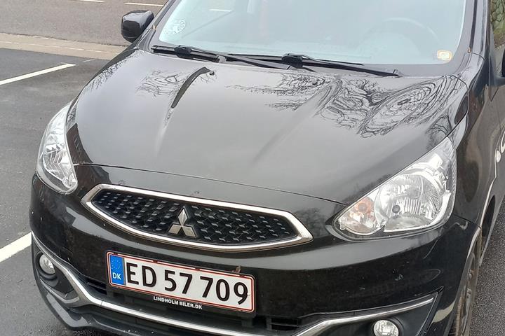 Sort Mitsubishi Space Star fra 2017