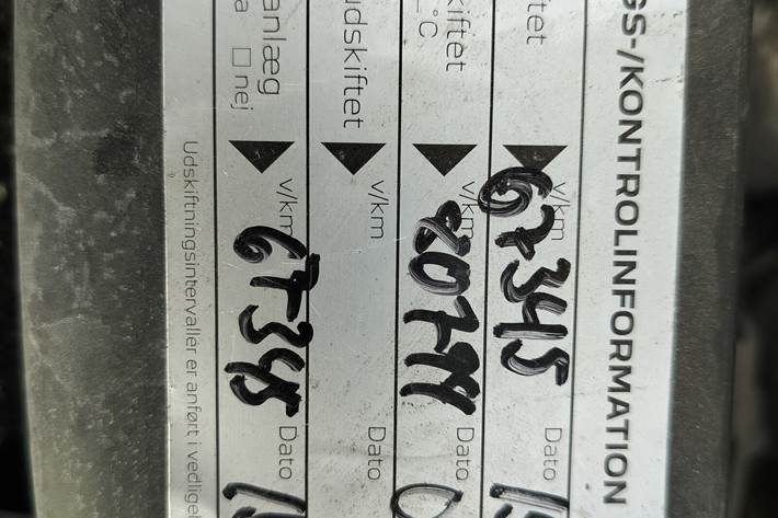 Grå Peugeot 208 fra 2015