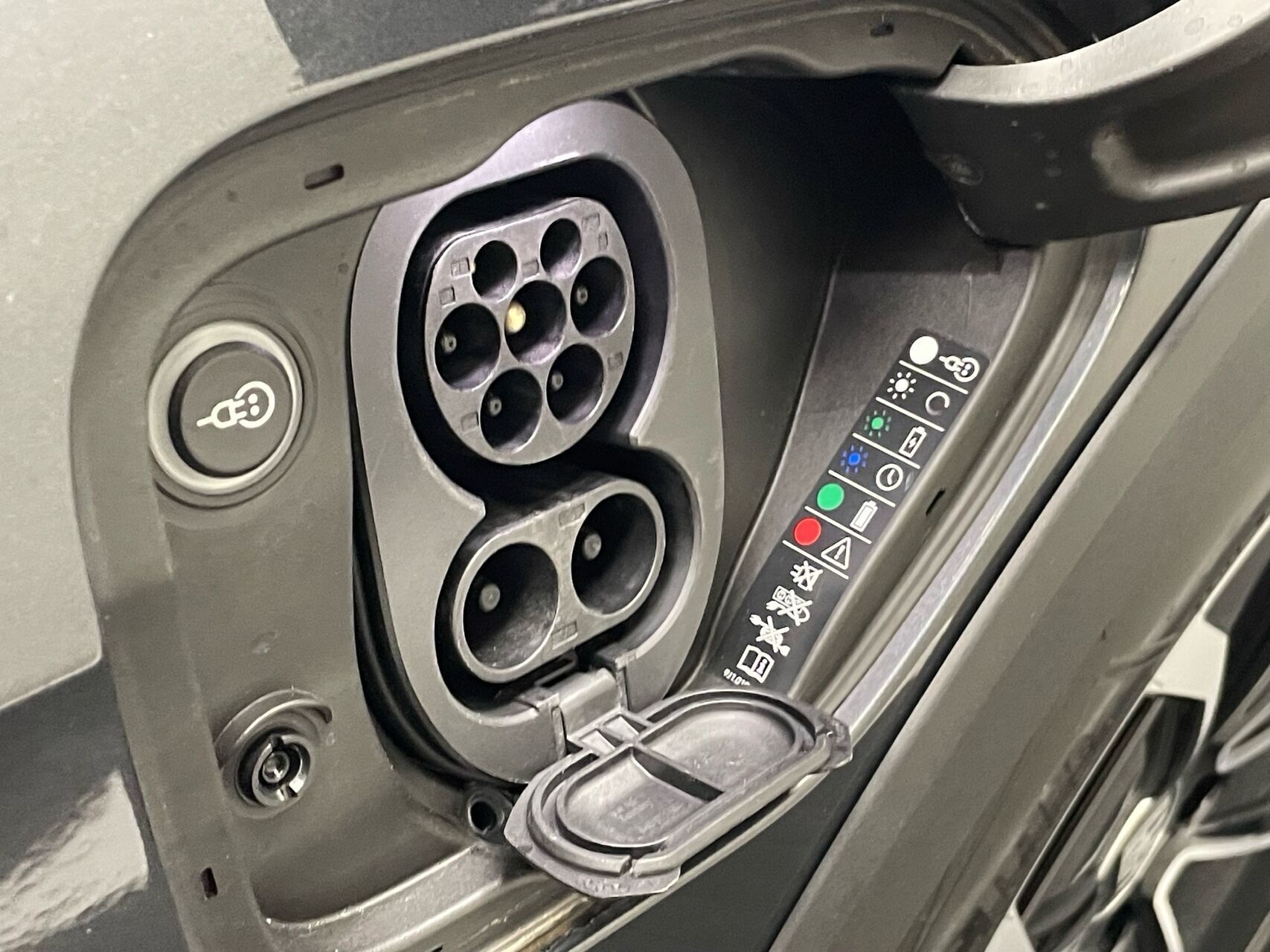 Grå Porsche Taycan fra 2022