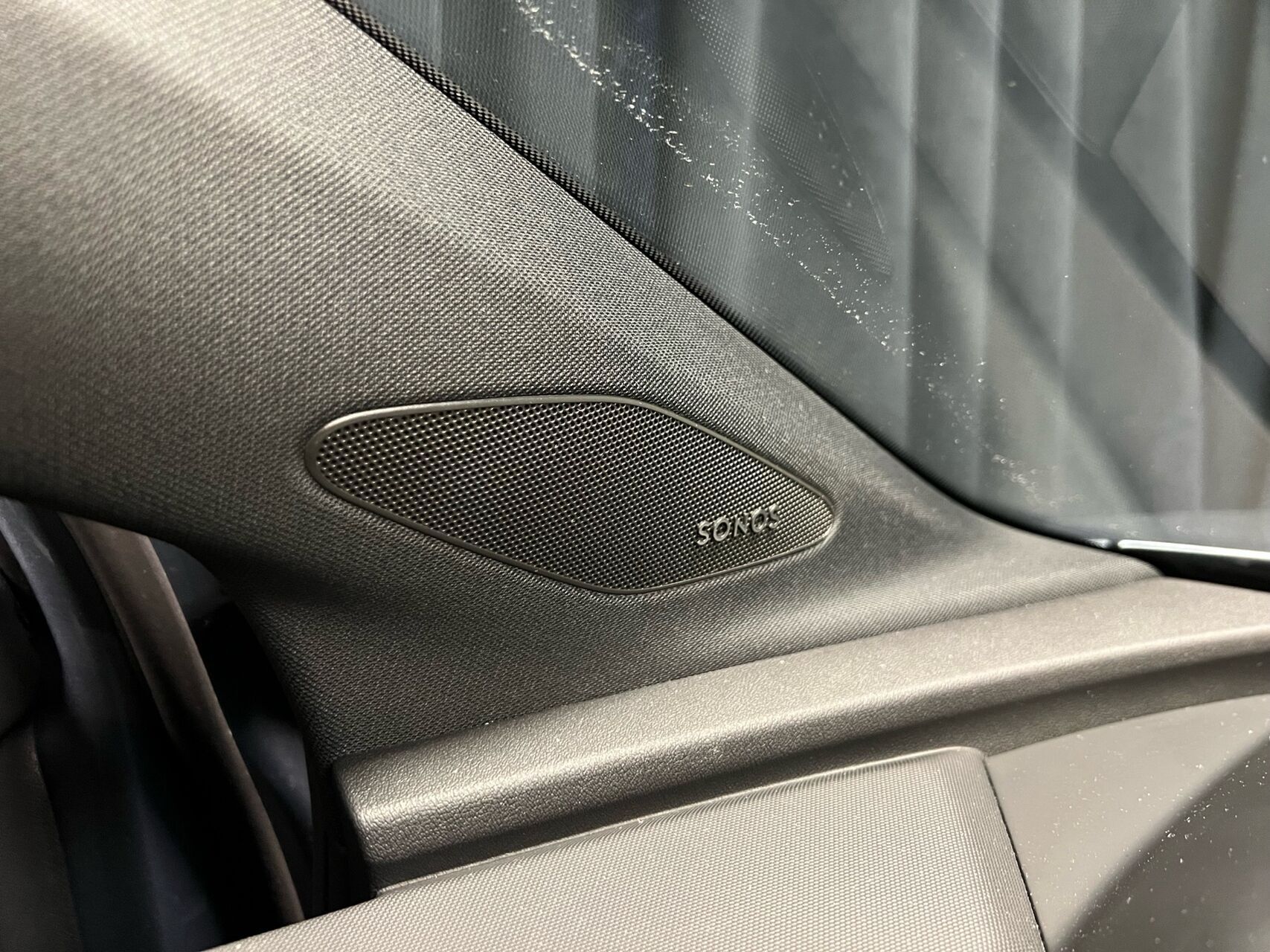 Blå Audi Q4 fra 2022