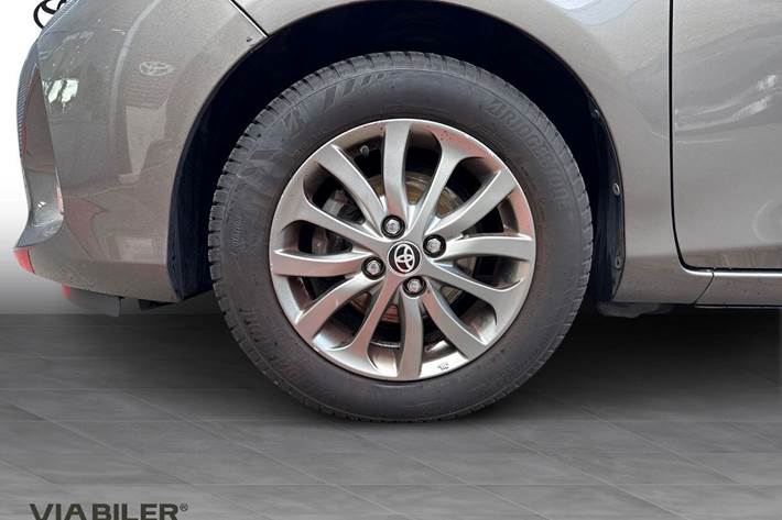 Bronze Toyota Yaris fra 2016